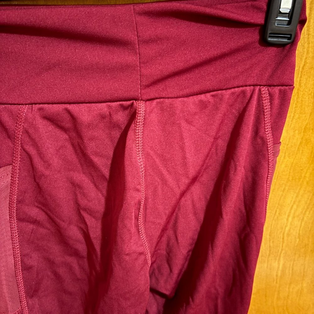 C-mode Athletic Capri Maroon size S/M - Picture 10 of 13